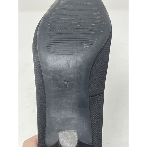 Coach and Four Women's Size 7 Almond Toe Heels Pump Black Shoes - Picture 9 of 13